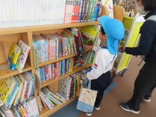 図書館へ