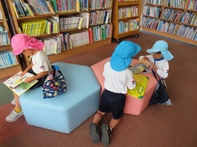 図書館へ