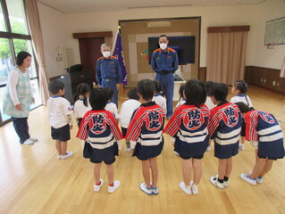 幼年消防クラブに参加している子どもたちの写真