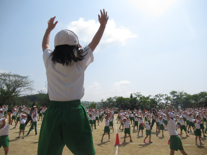 全校