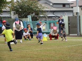 運動会に参加している子どもたちの写真1