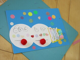 1月くまさんクラブの様子　製作ゆきだるま1