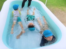 プール遊び