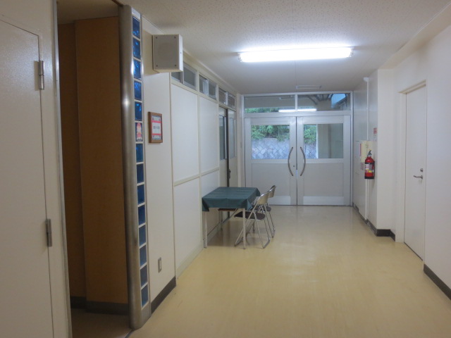 技術棟への通路