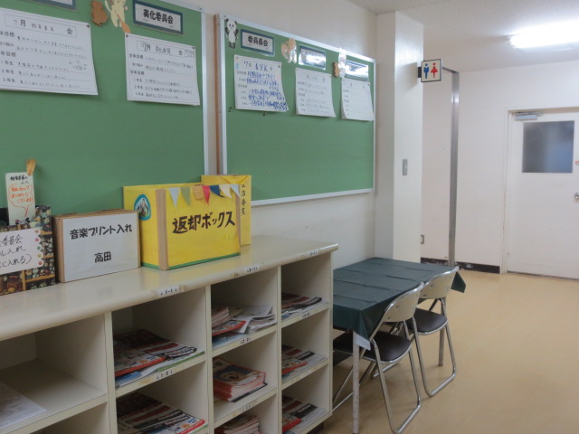 職員室前