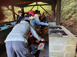 野外炊事でカレー作りに挑戦！！