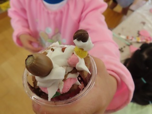 子どもが作ったスイーツの写真