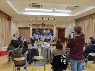 ミニコンサートをしている子どもたちの写真