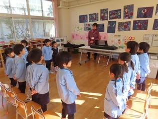 歌って遊ぼうに参加している子どもたちの写真