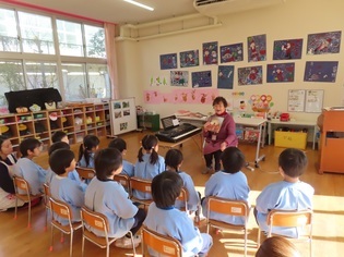 歌って遊ぼうに参加している子どもたちの写真