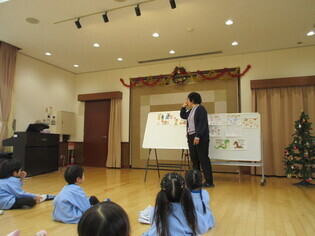 終業式に参加している子どもたちの写真