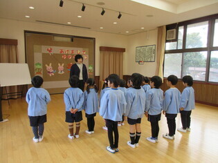 始業式に参加している子どもたちの写真