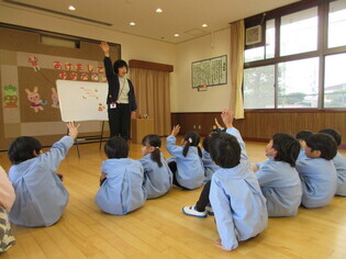 始業式に参加している子どもたちの写真