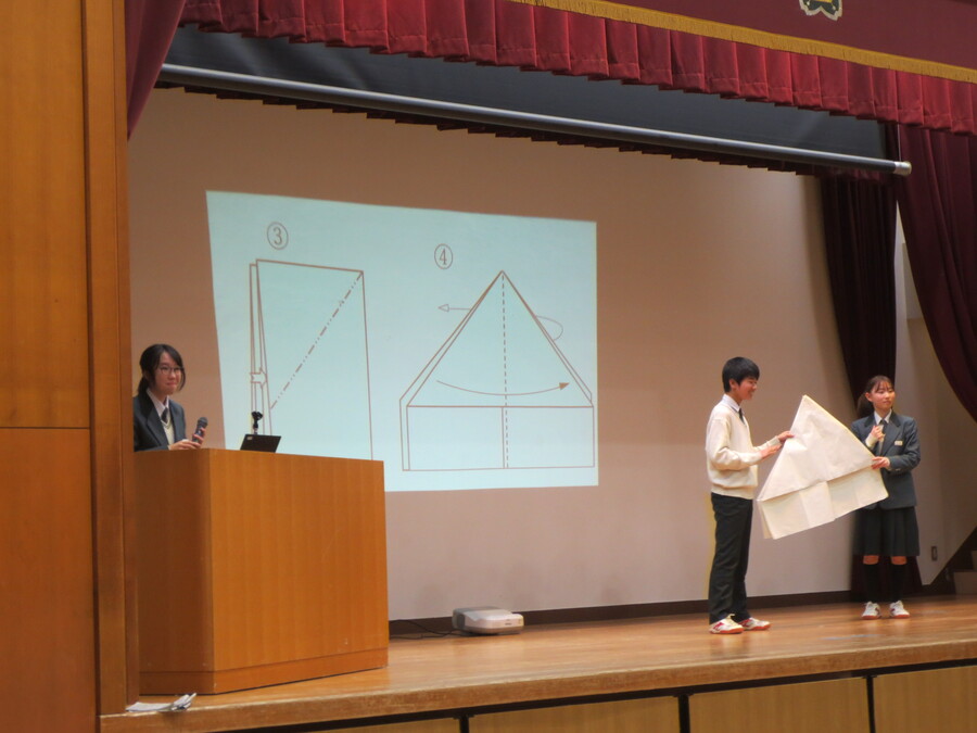 新聞紙でお皿づくり