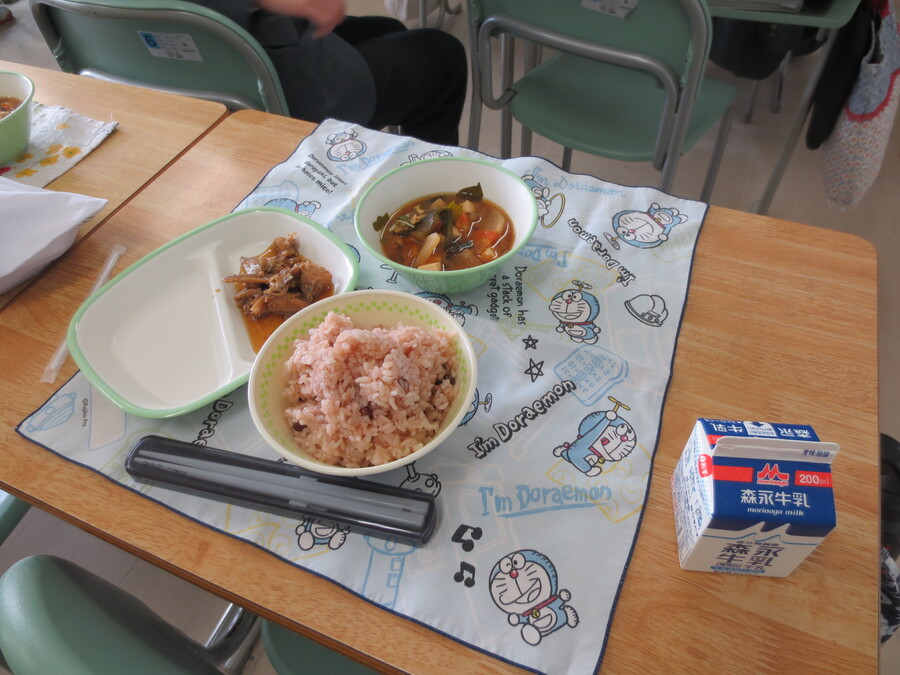 卒業おめでとう給食