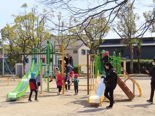 お別れ遠足に出かけている子どもたちの写真7