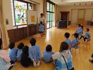 囲碁で遊んでいる子どもたちの写真3