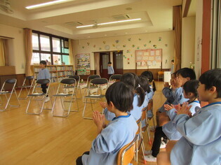 卒園式ごっこに参加している子どもたちの写真4