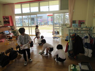 掃除をしている子どもたちの写真2