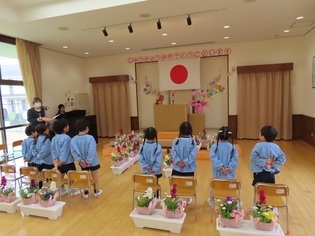 修業式に参加している子どもたちの写真3