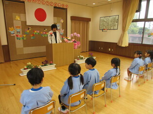 始業式に参加している子どもたちの写真