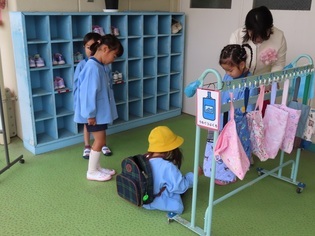 4歳児を迎える5歳児の写真2