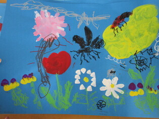 子どもたちが描いた絵の写真