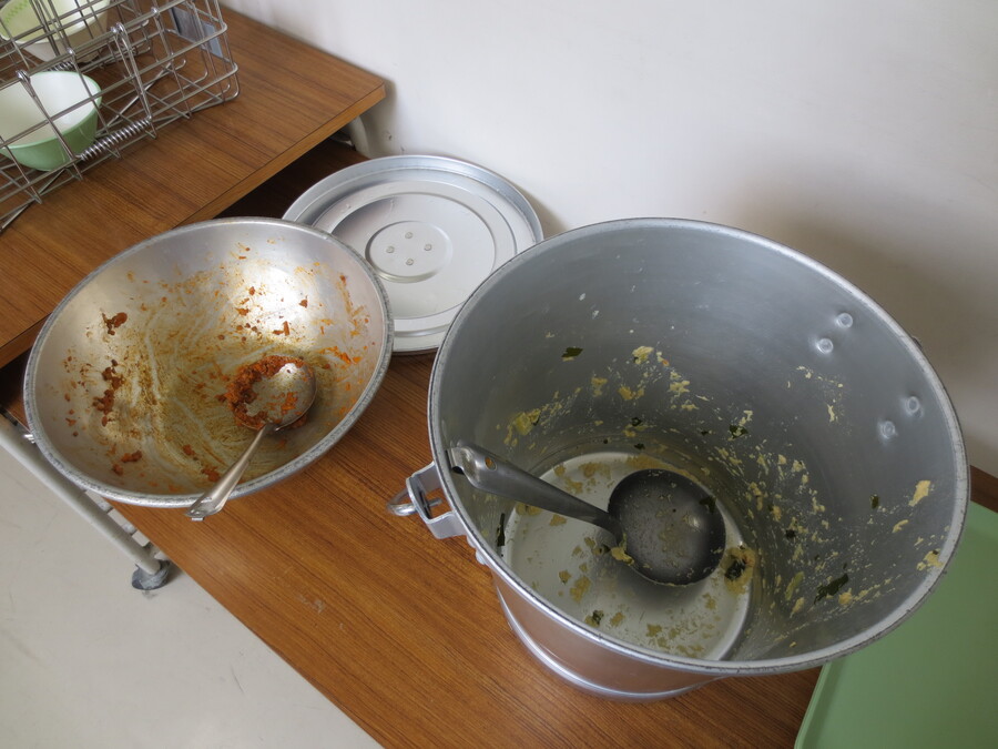 食缶はからっぽ