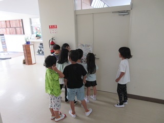 校長室前