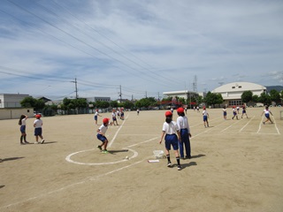 ソフトボール投げ