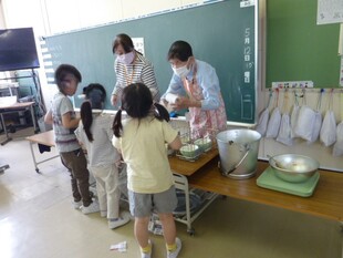 給食の時間です