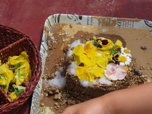 子どもたちが作ったケーキの写真