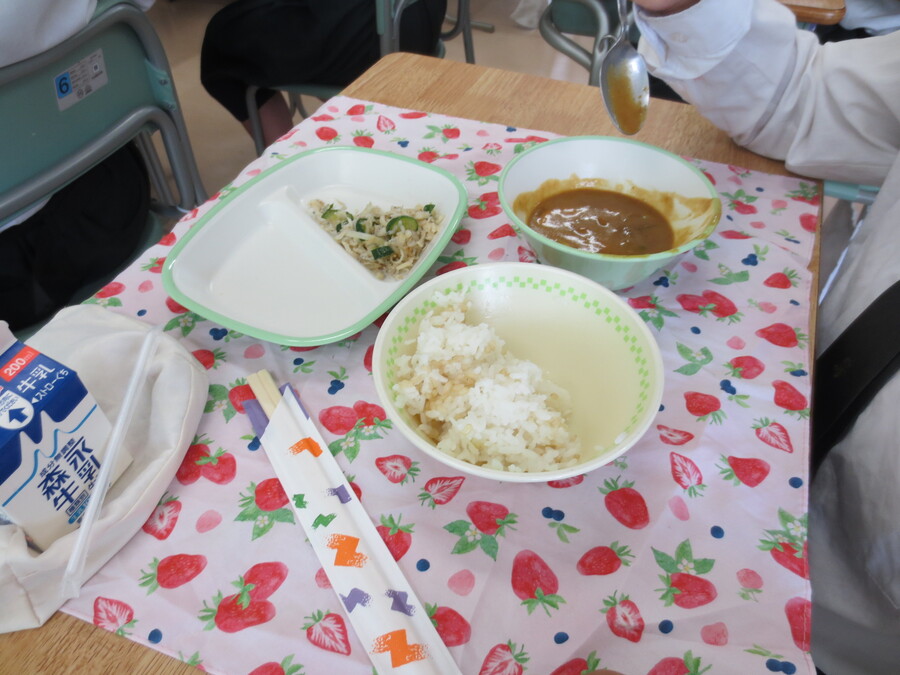 女子の給食