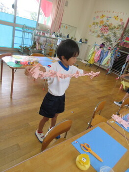 天の川を作っている子どもたちの写真