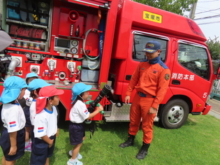 幼年消防クラブに参加している子どもたちの写真