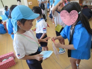 おまつりに参加している子どもたちの写真