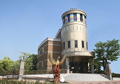 宝塚市立手塚治虫記念館の外観写真